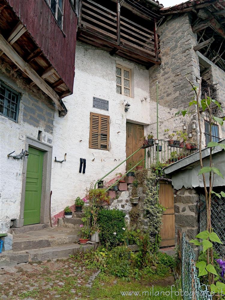 Campiglia Cervo (Biella, Italy) - Old houses between the Sanctuary of San Giovanni and Oretto